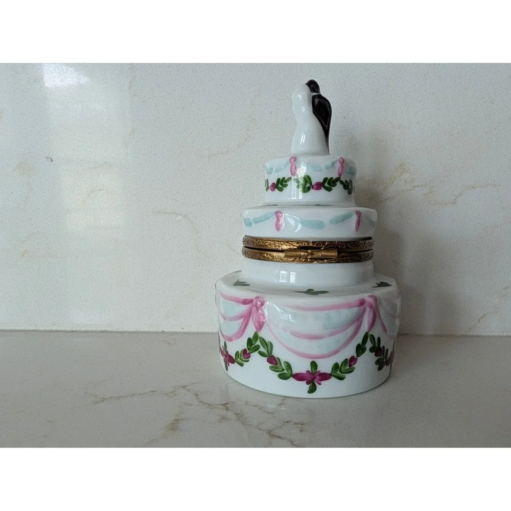Eximious Limoges France Wedding Cake Trinket Box Peint Main Hand Painted 3 Tier